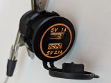 USB розетка SF-50-2 автомобильная круглая врезная (12-24В, 2 USB, 3.1А, с крышкой, с оранжевой подсветкой)