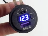 USB розетка UCC-305 автомобильная круглая врезная с вольтметром (12-24В, USB QC 3.0 + TYPE-C PD, синяя подсветка)
