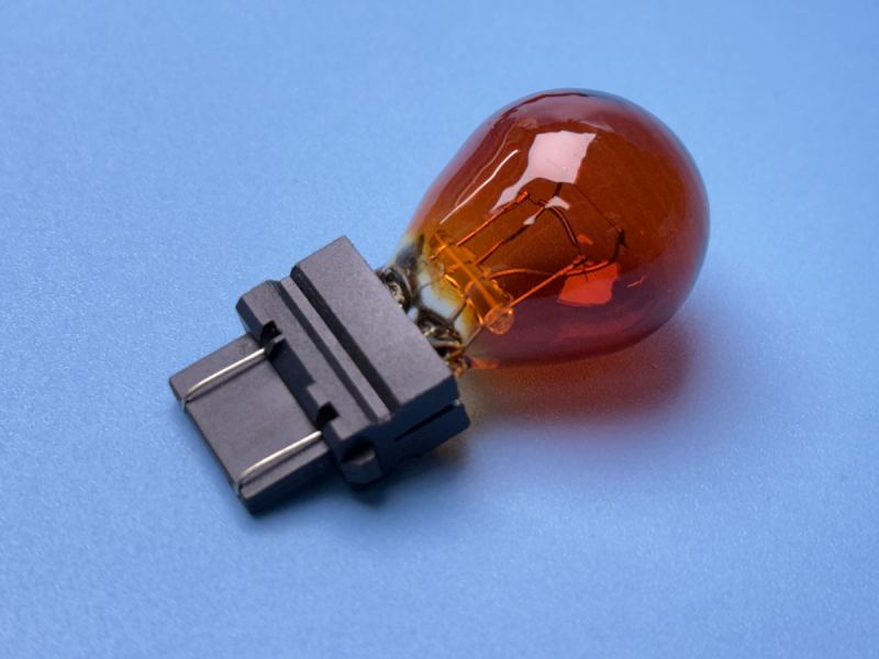 Py27w Лампа накаливания Квант PY27W/7 W2,5x16q 12V 27/7W Amber (3157NA)